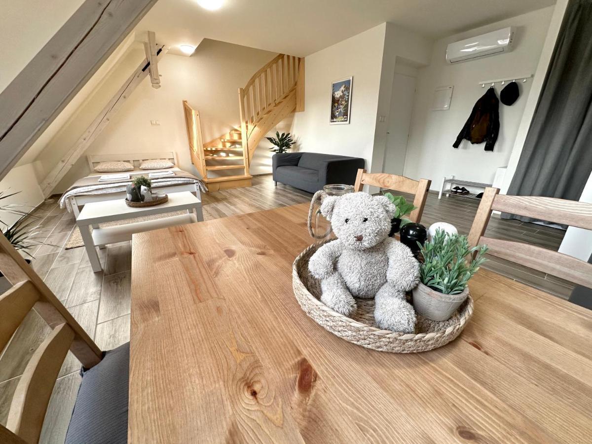 Apartmany Monastery Suites Zirec ดวูร์กราโลเว นัด ลาเบม ภายนอก รูปภาพ