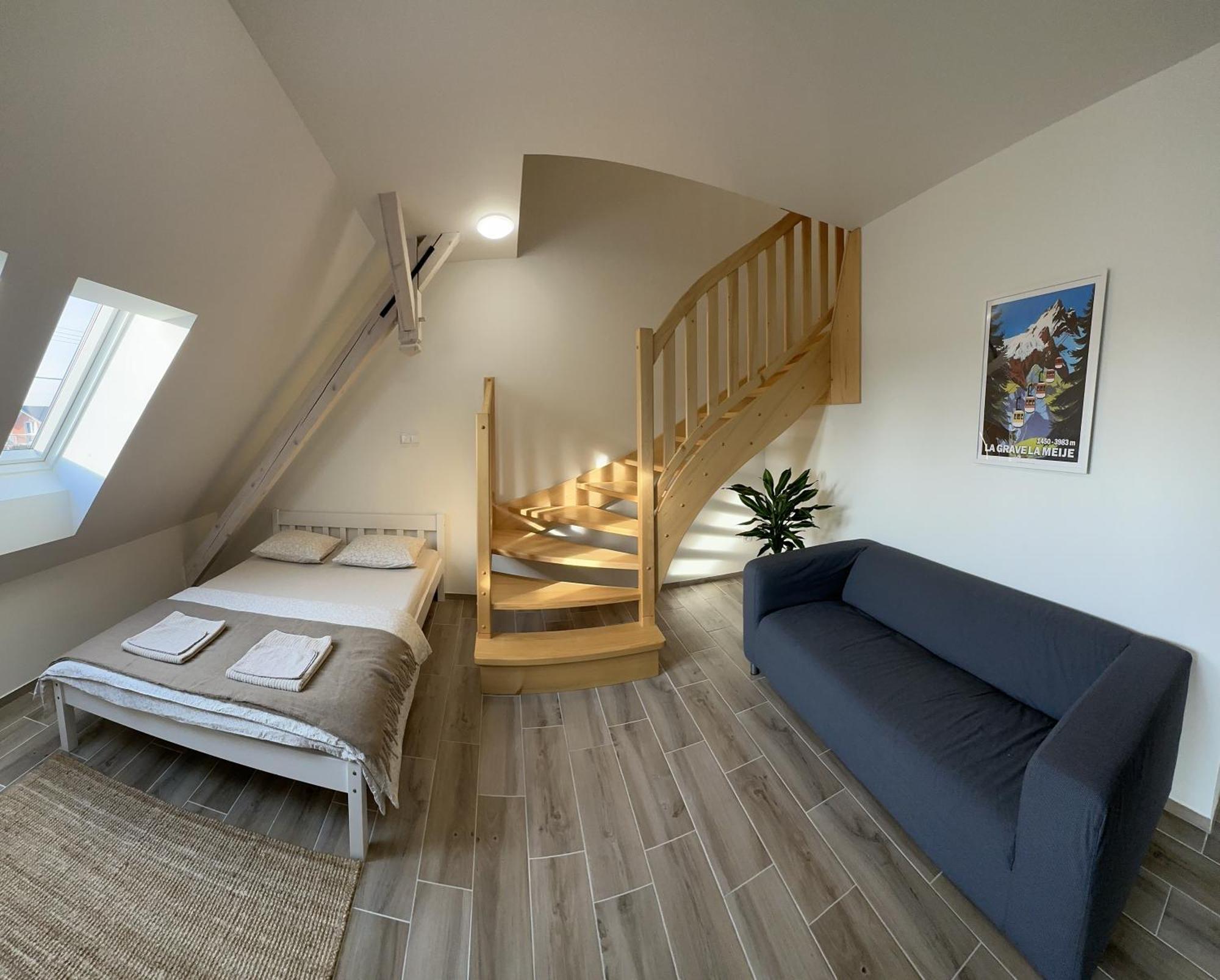 Apartmany Monastery Suites Zirec ดวูร์กราโลเว นัด ลาเบม ภายนอก รูปภาพ
