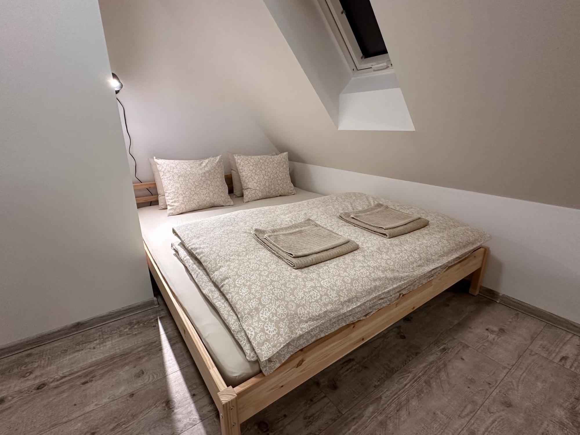 Apartmany Monastery Suites Zirec ดวูร์กราโลเว นัด ลาเบม ภายนอก รูปภาพ